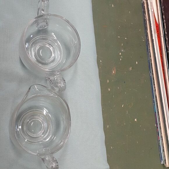 Crysyal etched cream & sugar set. - Picture 4 of 7